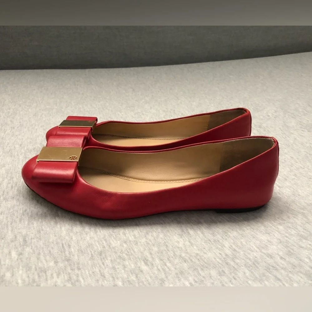 Tory Burch Chase Ballet Gold Logo Bow Flat Size: US 8M